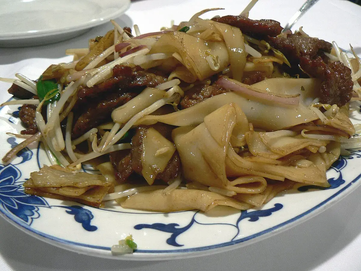 Beef Chow Fun (干炒牛河)